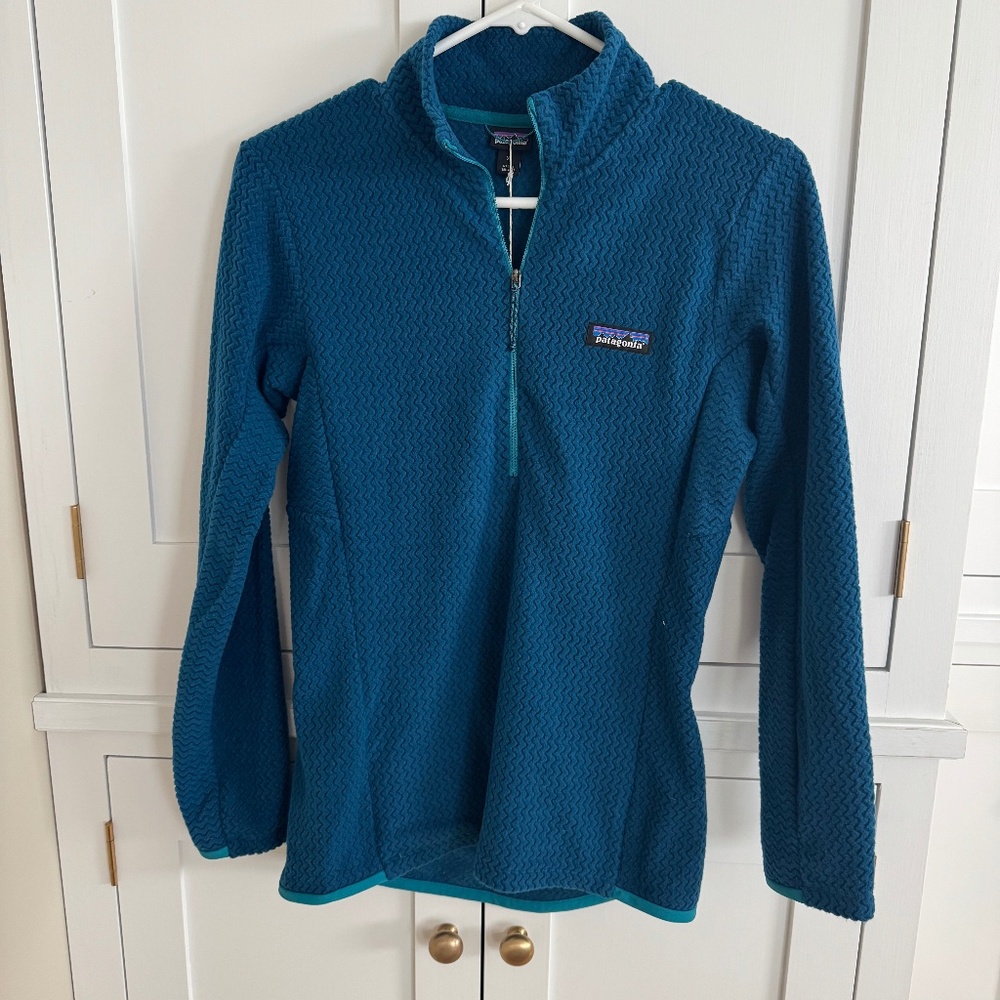 Patagonia Pull Over, New without tags, XS